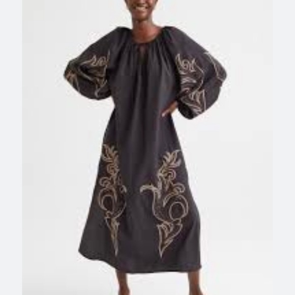 Long dress ballon sleeve embroidered mid calf - Picture 1 of 9